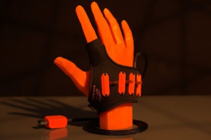 Bu Eldiven Mouse'a Tıklamak İstediğiniz Anda İşlemi Anlıyor